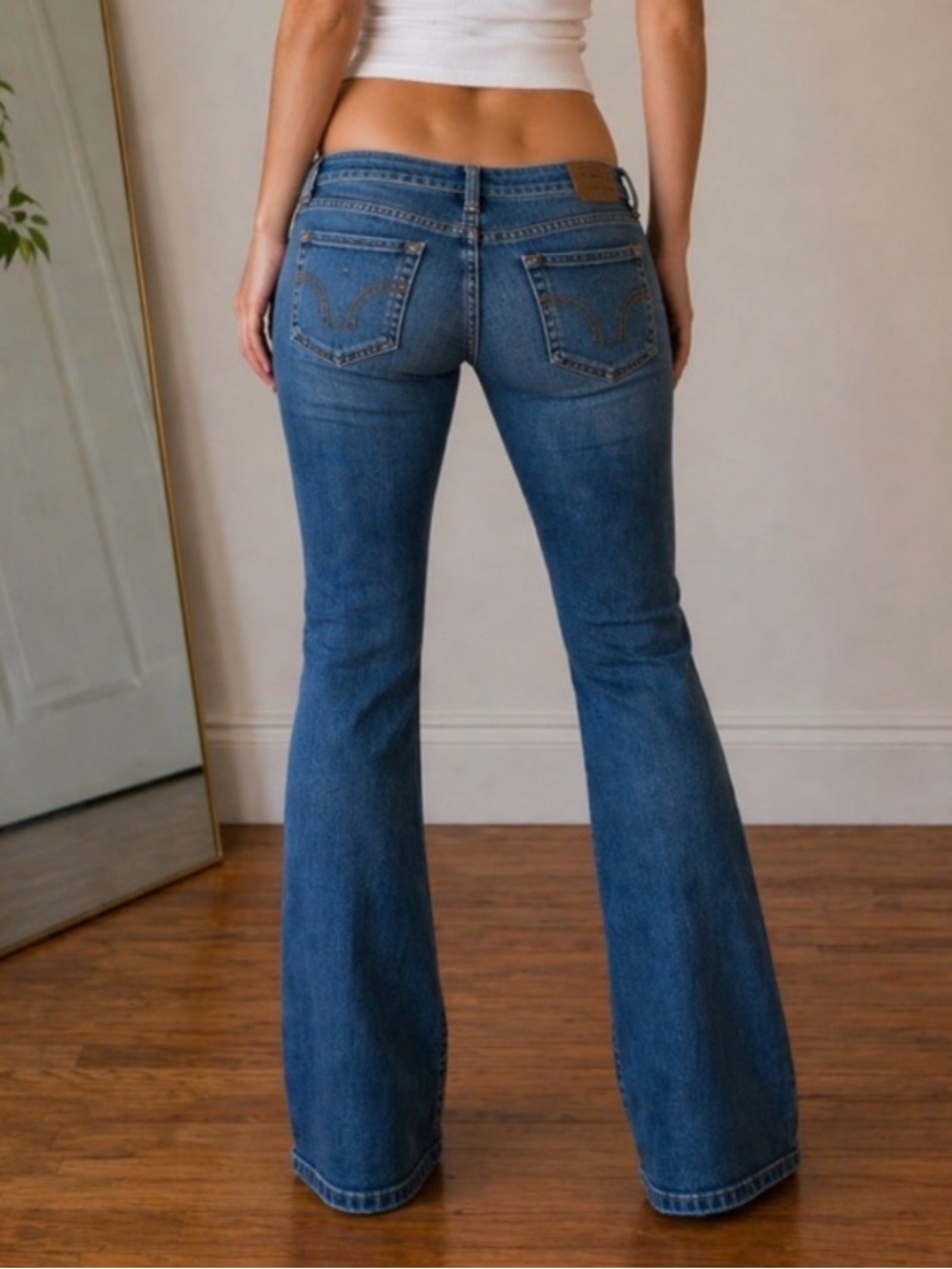 Vintage Women’s Levi’s 518 Super low Bootcut Medium Wash Jeans Y2K Size 11M